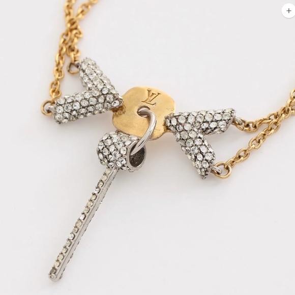 Sold - Louis Vuitton LV ESSENTIAL V BRACELET GP RHINESTONE GOLD CLEAR SWAROVSKI - Picture 2 of 12